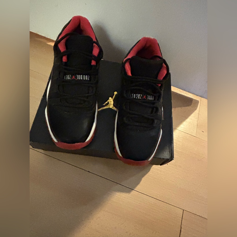 Black and Red air Jordan 11